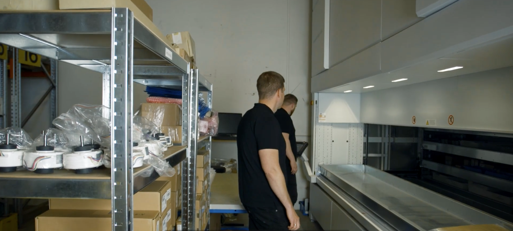 AC-senteret foran Modula Lift lagerautomat