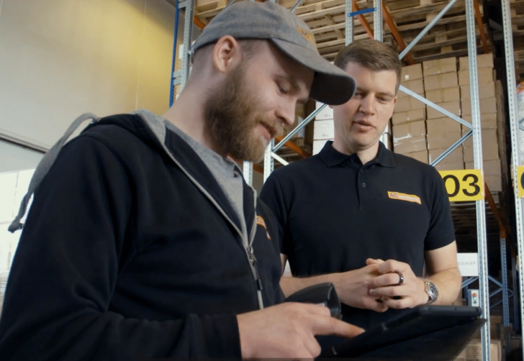 Plukker varer på AC-Senteret